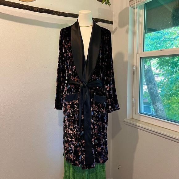 Victoria's Secret Velvet Moody Floral Silk Trim Bath Lingerie Robe Size XS/S - Picture 1 of 13